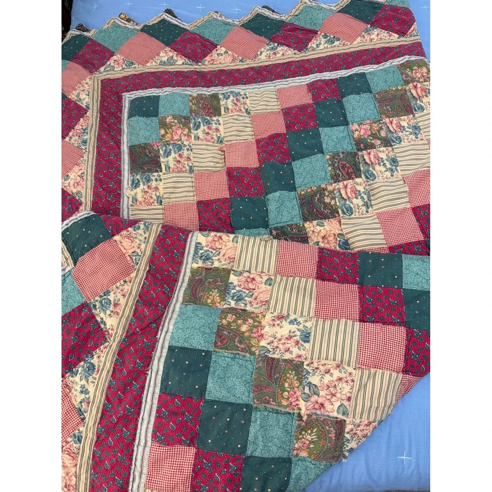 Vintage Patchwork Quilt Scalloped Edge Floral Paisley Reversible Multicolor